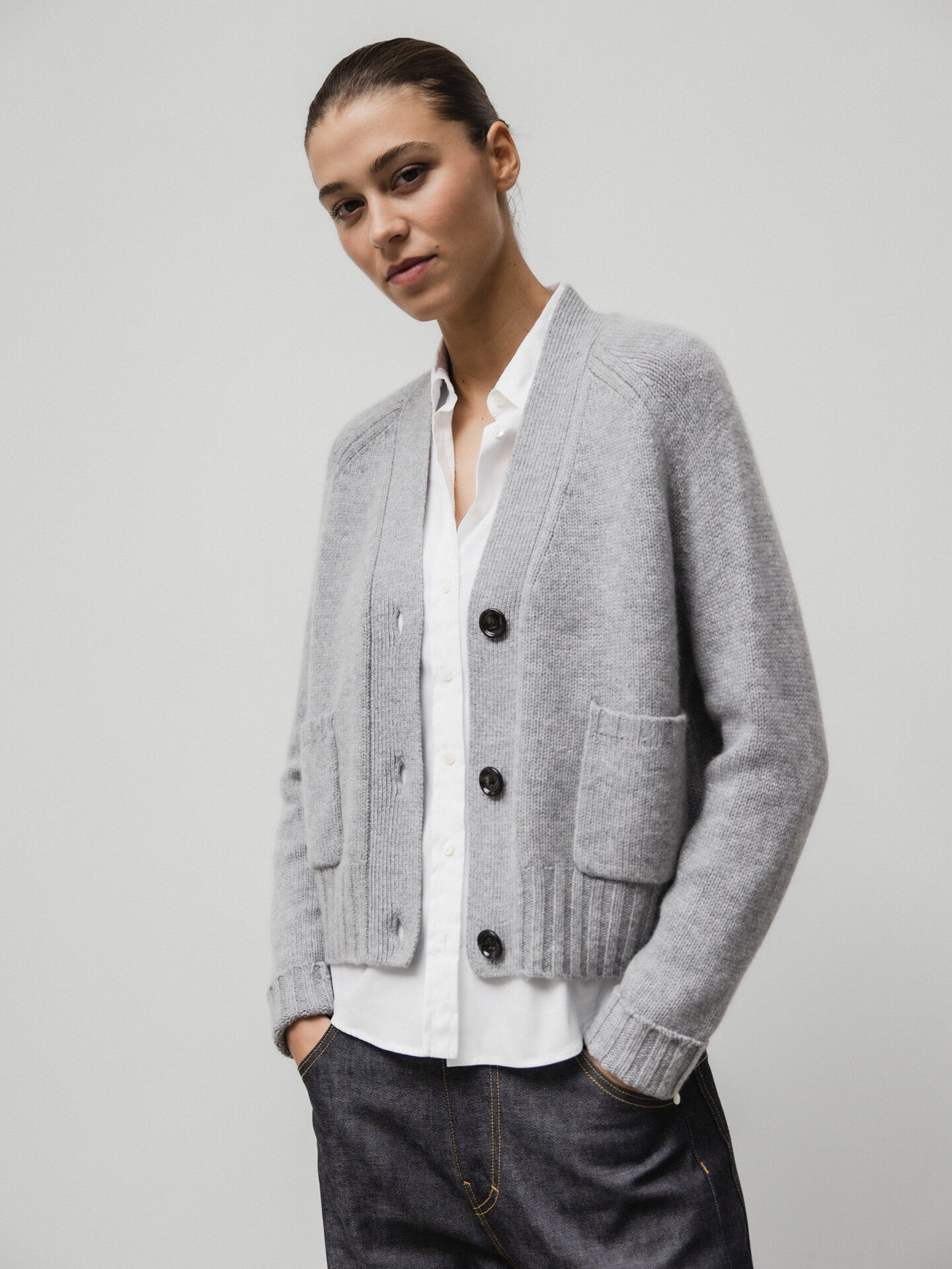 graue-strickjacke-damen-675ztr-1.jpg