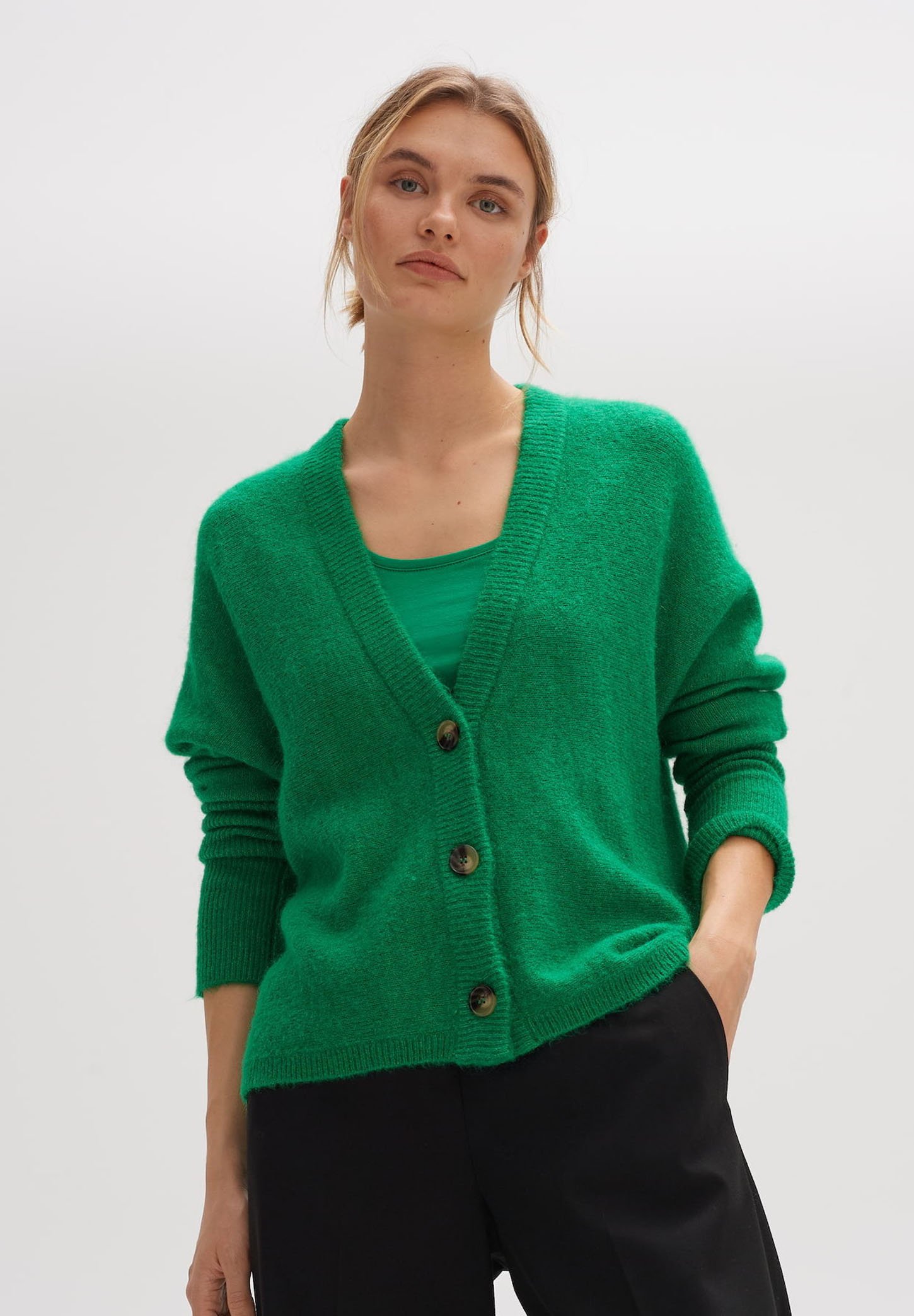 gruene-strickjacke-damen-057xff.jpg