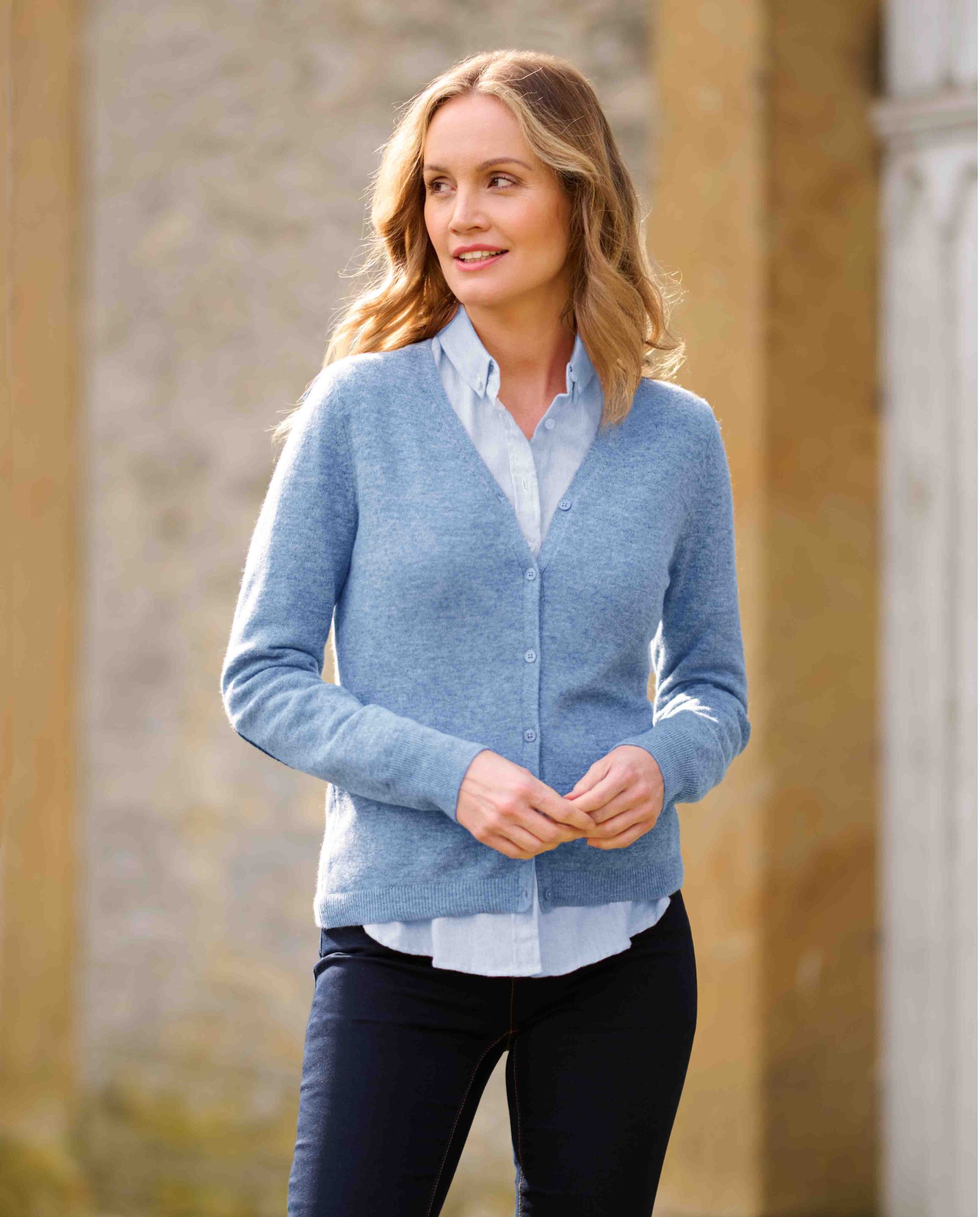 strickjacke-hellblau-damen-500kek-1.jpg